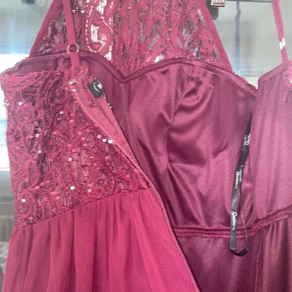 Preowned speechless burgundy lace halter top maxi gown dress junior teen size 3 - Picture 14 of 14